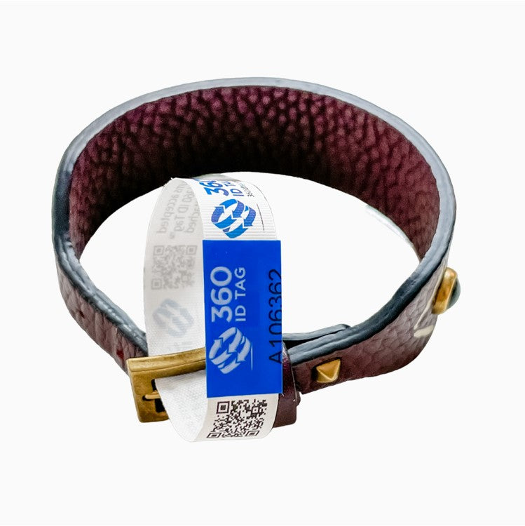 E-commerce return security tag on jewelry, bracelet. Prevent return fraud like wardrobing, wear and return, counterfeit product switches and tag switches. Stop fraudulent returns. 360 ID Tag.